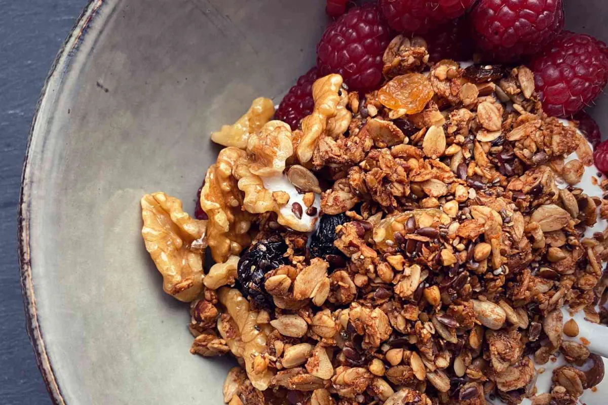 1200x800_saludable-consumir-yogur-granola-todos-dias-1060561-113508